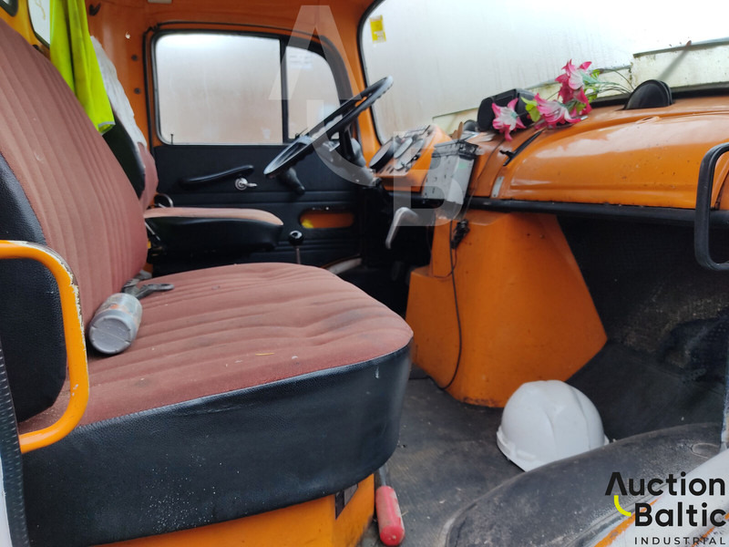 Dvižna ploščad montirana na tovornjak Mercedes-Benz Lako 911: slika 6 Dvižna ploščad montirana na tovornjak Mercedes-Benz Lako 911: slika 6