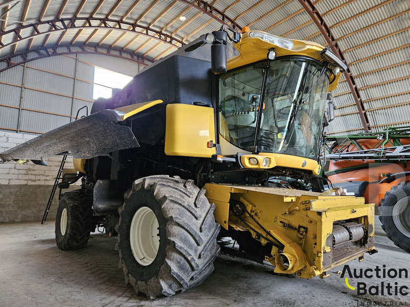 New Holland CR 9080 - Kombajn harvester: slika 2 New Holland CR 9080 - Kombajn harvester: slika 2