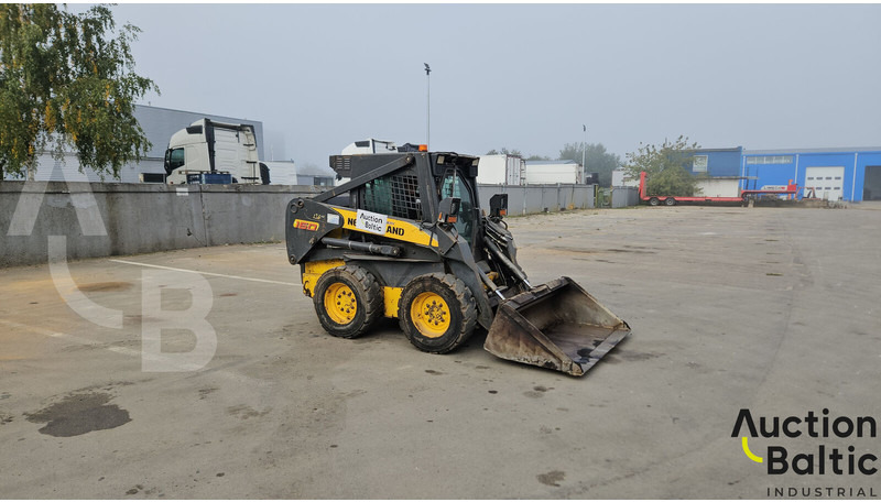 New Holland LS 160 - Mini nakladalec: slika 2 New Holland LS 160 - Mini nakladalec: slika 2