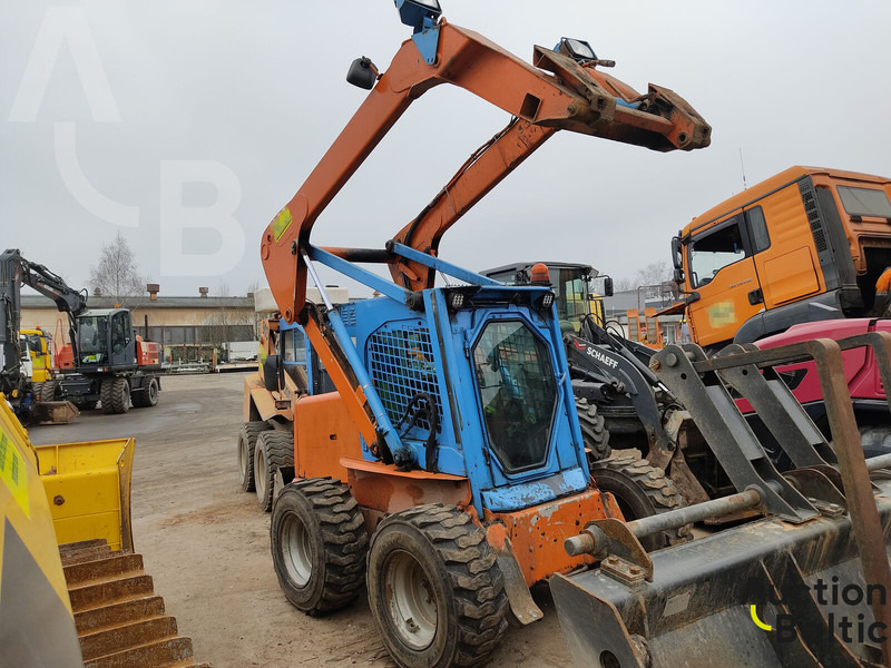 New Holland LS 185 B - Mini nakladalec: slika 1 New Holland LS 185 B - Mini nakladalec: slika 1
