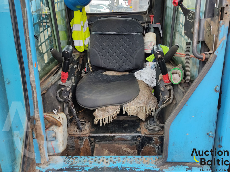 New Holland LS 185 B - Mini nakladalec: slika 5 New Holland LS 185 B - Mini nakladalec: slika 5