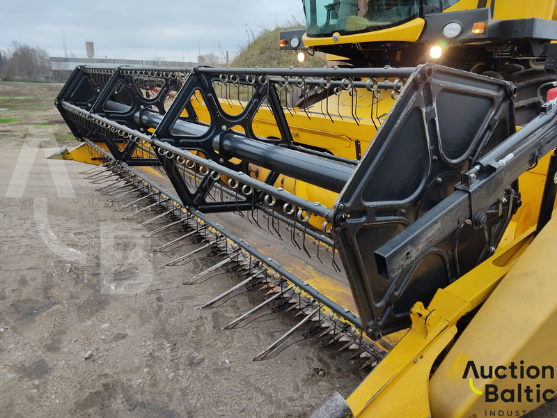 Kombajn harvester za transport hrane New Holland TC 5.90: slika 13