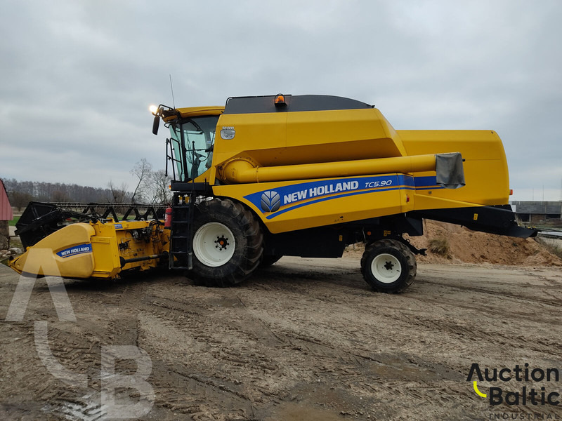 New Holland TC 5.90 - Kombajn harvester: slika 4 New Holland TC 5.90 - Kombajn harvester: slika 4