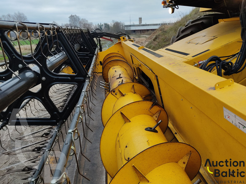 Kombajn harvester za transport hrane New Holland TC 5.90: slika 15