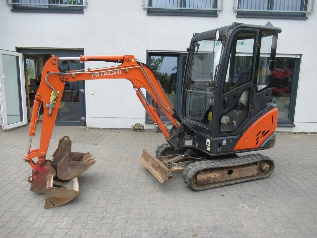 Hitachi ZX 18-3 CLR - Mini bager: slika 1 Hitachi ZX 18-3 CLR - Mini bager: slika 1