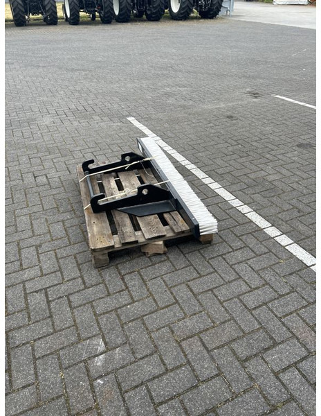 Tobroco Veegborstel 150 cm Giant aanspan - Metla za Gradbeni stroj: slika 3 Tobroco Veegborstel 150 cm Giant aanspan - Metla za Gradbeni stroj: slika 3