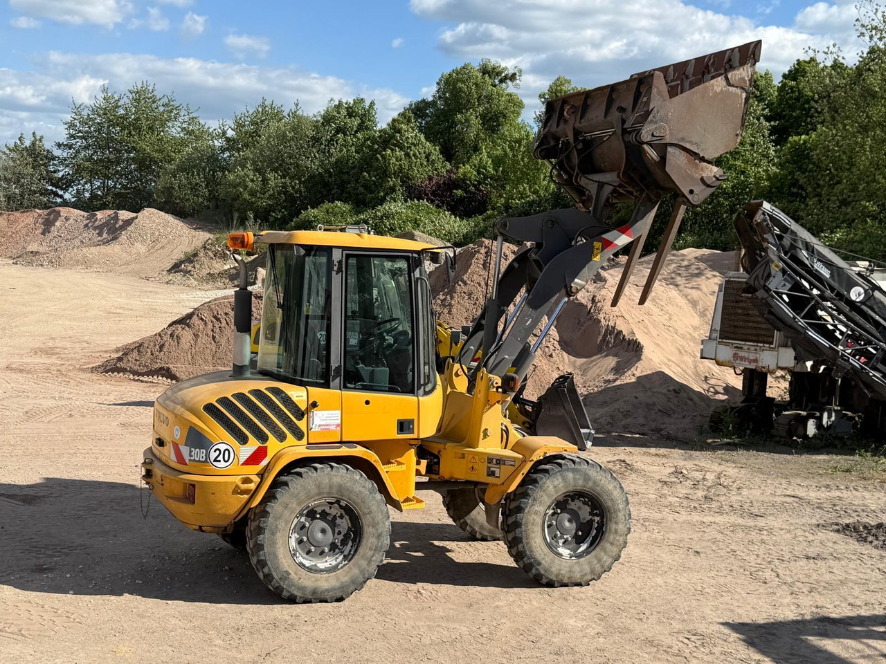 Volvo L 30 B-Z/K incl. 3-1shovel and fork - Kolesni nakladalec: slika 1 Volvo L 30 B-Z/K incl. 3-1shovel and fork - Kolesni nakladalec: slika 1