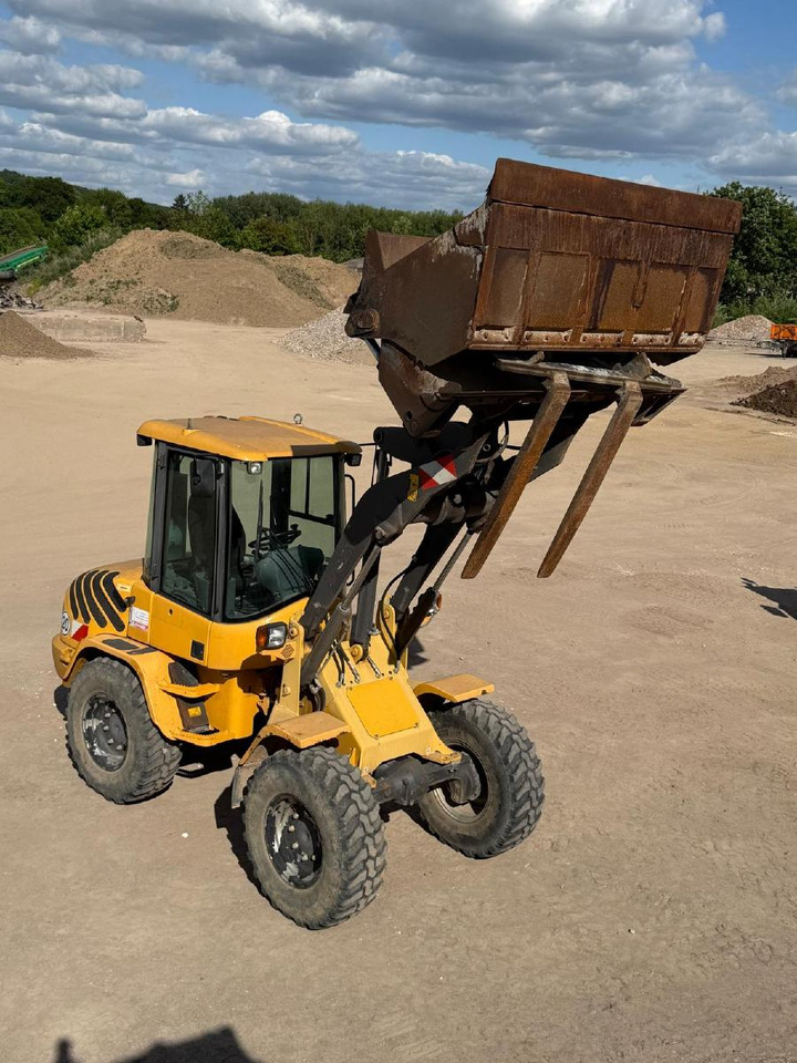 Volvo L 30 B-Z/K incl. 3-1shovel and fork - Kolesni nakladalec: slika 2 Volvo L 30 B-Z/K incl. 3-1shovel and fork - Kolesni nakladalec: slika 2