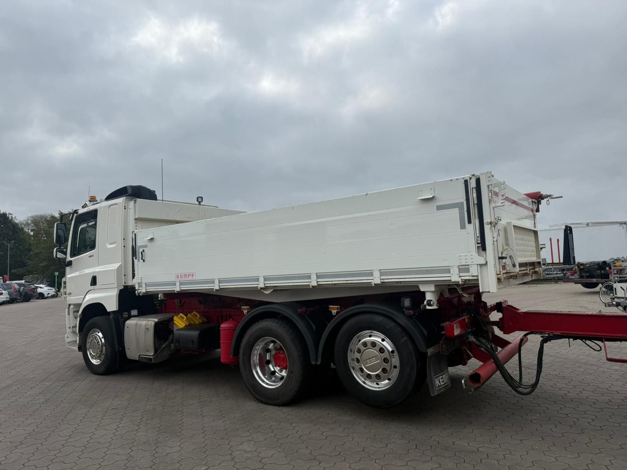DAF CF 480 FAN 6x2 Dreiseitenkipper Inkl. Anhänger - Tovornjak prekucnik: slika 4 DAF CF 480 FAN 6x2 Dreiseitenkipper Inkl. Anhänger - Tovornjak prekucnik: slika 4