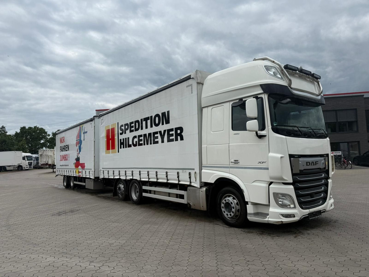 DAF XF 480 FAN LowDeck 6x2 Jumbo Inklusive Anhänger - Tovornjak s ponjavo: slika 1 DAF XF 480 FAN LowDeck 6x2 Jumbo Inklusive Anhänger - Tovornjak s ponjavo: slika 1