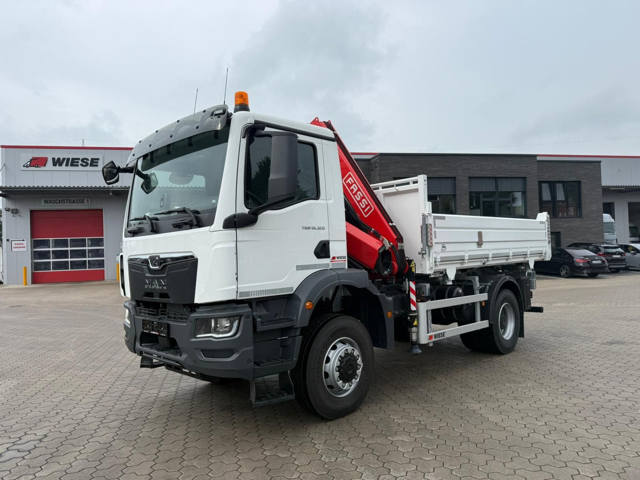 MAN 18.320 4x4 mit Fassi Ladekran Sofort Verfügbar - Tovornjak prekucnik, Tovornjak z dvigalom: slika 1 MAN 18.320 4x4 mit Fassi Ladekran Sofort Verfügbar - Tovornjak prekucnik, Tovornjak z dvigalom: slika 1
