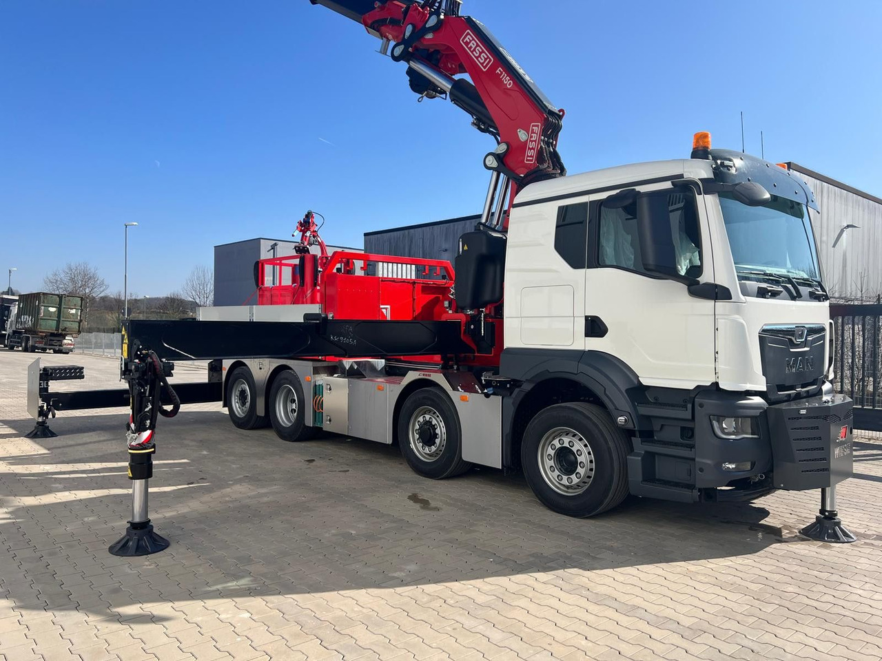 MAN 8x4 mit F1150RA.2.28 L616 Winde, 2.per. Korb - Tovornjak z dvigalom: slika 2 MAN 8x4 mit F1150RA.2.28 L616 Winde, 2.per. Korb - Tovornjak z dvigalom: slika 2