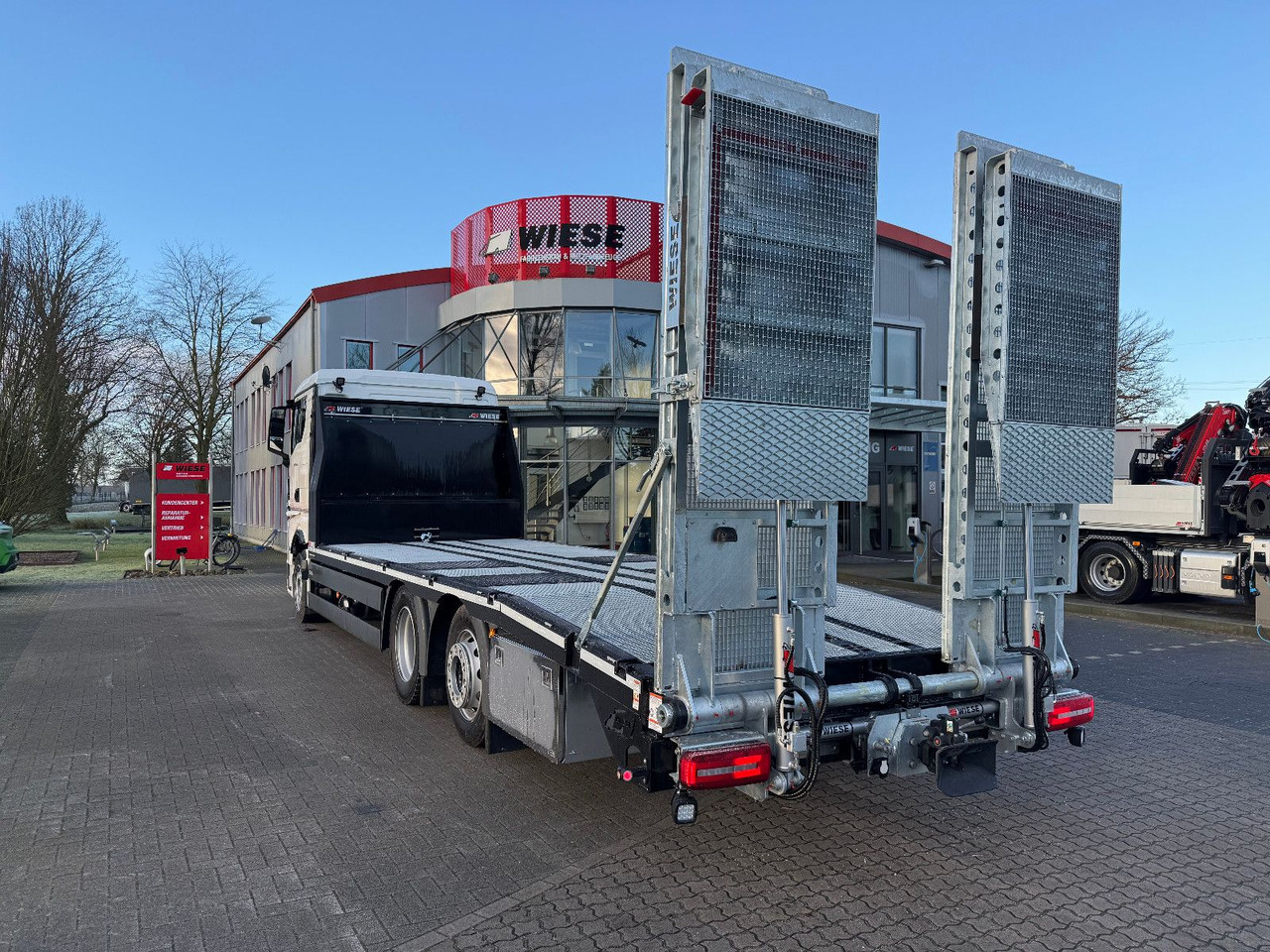 MAN Baumaschinen- Arbeitsbühnentransporter Rampen - Tovornjak avtotransporter: slika 5 MAN Baumaschinen- Arbeitsbühnentransporter Rampen - Tovornjak avtotransporter: slika 5