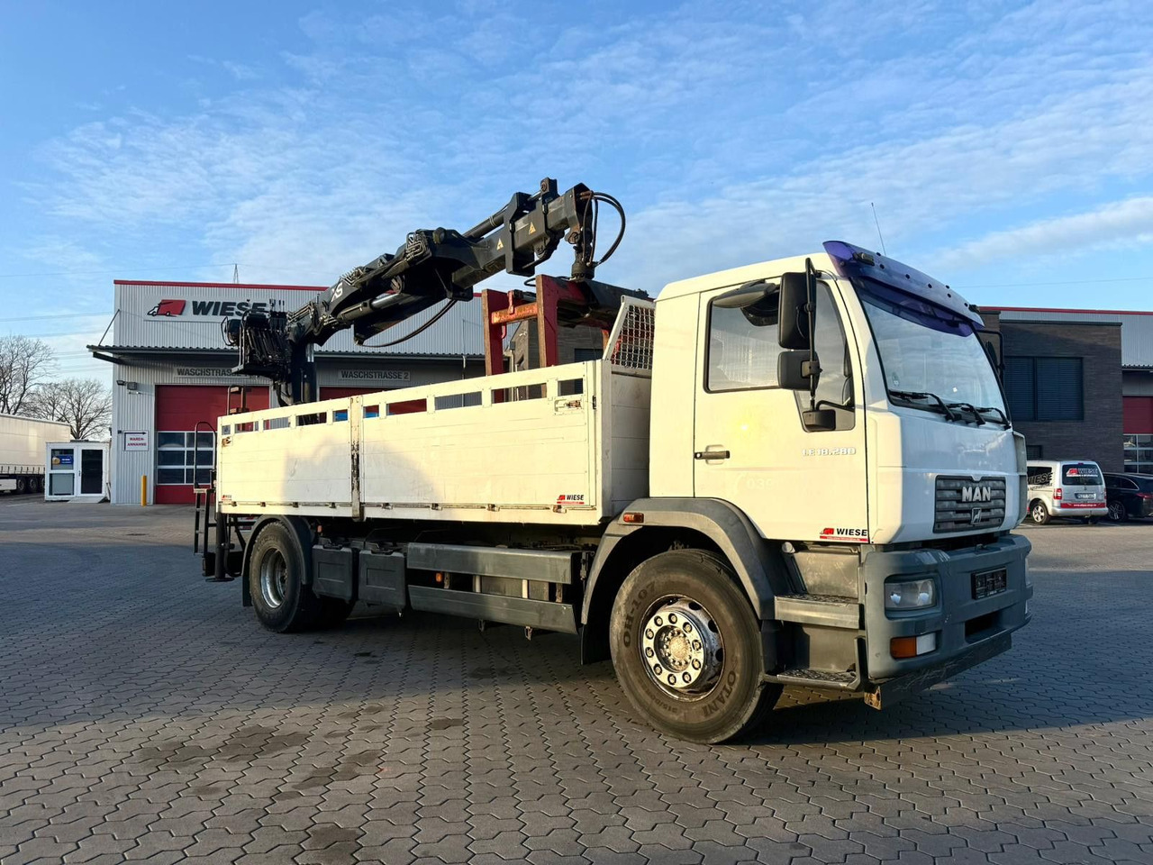 MAN LE 18.280 Pritsche mit HIAB 133 K PRO/HIPRO Kran - Tovornjak z dvigalom: slika 1 MAN LE 18.280 Pritsche mit HIAB 133 K PRO/HIPRO Kran - Tovornjak z dvigalom: slika 1