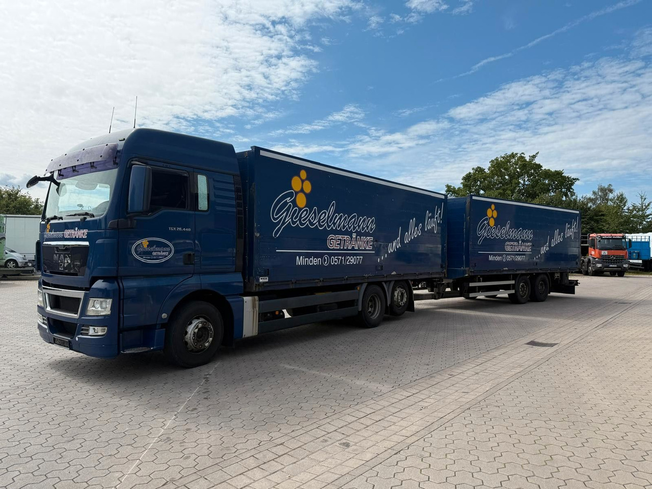 MAN TGA Schwenkwand-Getränkeaufbau incl. Anhänger - Tovornjak za prevoz pijač: slika 2 MAN TGA Schwenkwand-Getränkeaufbau incl. Anhänger - Tovornjak za prevoz pijač: slika 2