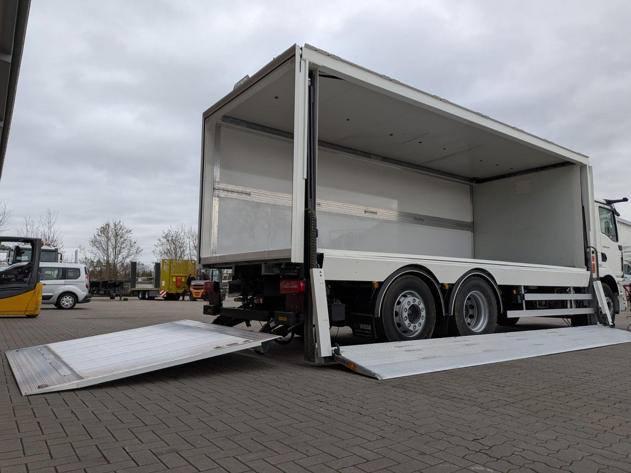 MAN TGM 26.320 6x2/4 Getränkefahrzeug Wingliner LBW - Tovornjak za prevoz pijač: slika 2 MAN TGM 26.320 6x2/4 Getränkefahrzeug Wingliner LBW - Tovornjak za prevoz pijač: slika 2