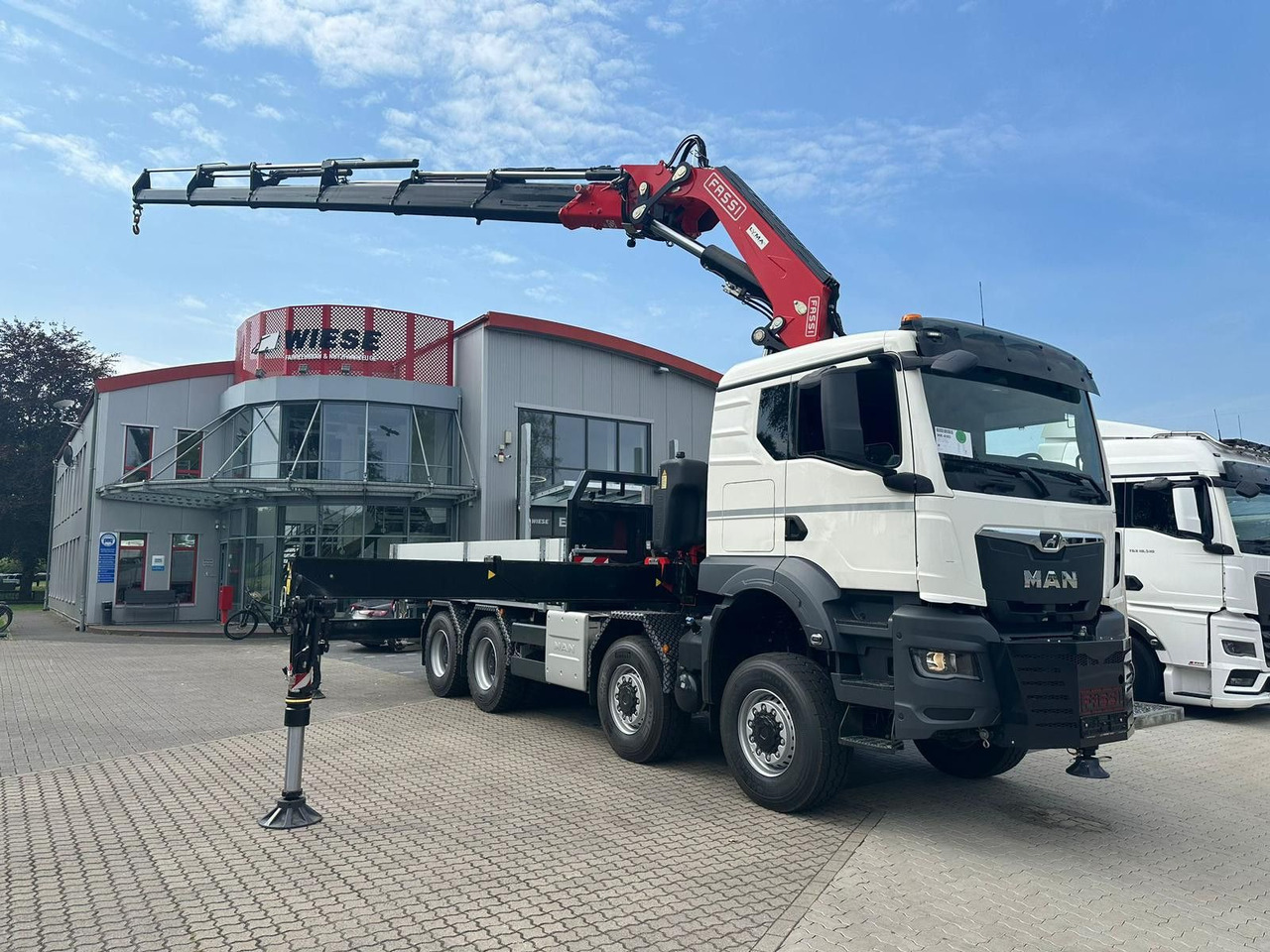 MAN TGS 41.520 8x8 mit Fassi Ladekran F710RA.2.26 - Tovornjak s kesonom: slika 1 MAN TGS 41.520 8x8 mit Fassi Ladekran F710RA.2.26 - Tovornjak s kesonom: slika 1
