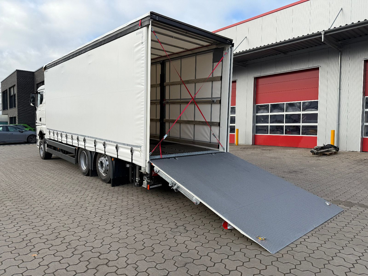 MAN TGX 26.440 6x2 LL Schwerlast Ladebordwand/Rampe - Vlečno vozilo: slika 1 MAN TGX 26.440 6x2 LL Schwerlast Ladebordwand/Rampe - Vlečno vozilo: slika 1