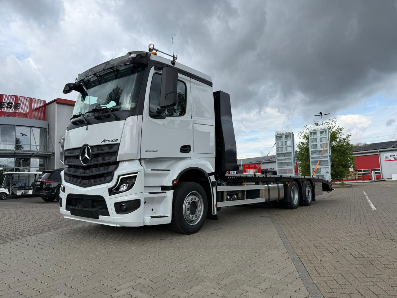 Mercedes-Benz Actros mit Rampen, Maschinentransporter - Tovornjak s kesonom: slika 1 Mercedes-Benz Actros mit Rampen, Maschinentransporter - Tovornjak s kesonom: slika 1