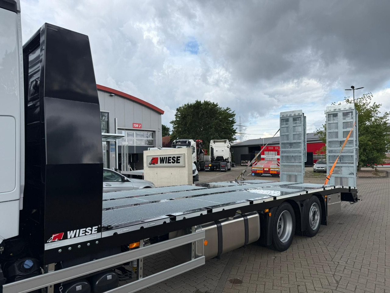 Mercedes-Benz Actros mit Rampen, Maschinentransporter - Vlečno vozilo: slika 2 Mercedes-Benz Actros mit Rampen, Maschinentransporter - Vlečno vozilo: slika 2