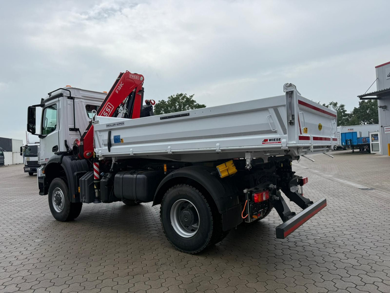 Mercedes-Benz Arocs 1835 4x2 Meiller Fassi F135 Kran Kipper - Tovornjak z dvigalom: slika 4 Mercedes-Benz Arocs 1835 4x2 Meiller Fassi F135 Kran Kipper - Tovornjak z dvigalom: slika 4