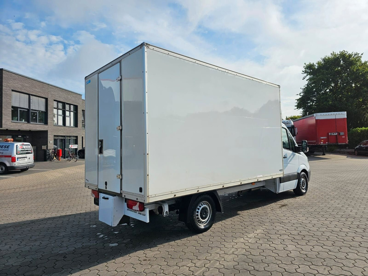 Mercedes-Benz Sprinter mit Kofferaufbau - Dostavno vozilo z zabojnikom: slika 4 Mercedes-Benz Sprinter mit Kofferaufbau - Dostavno vozilo z zabojnikom: slika 4
