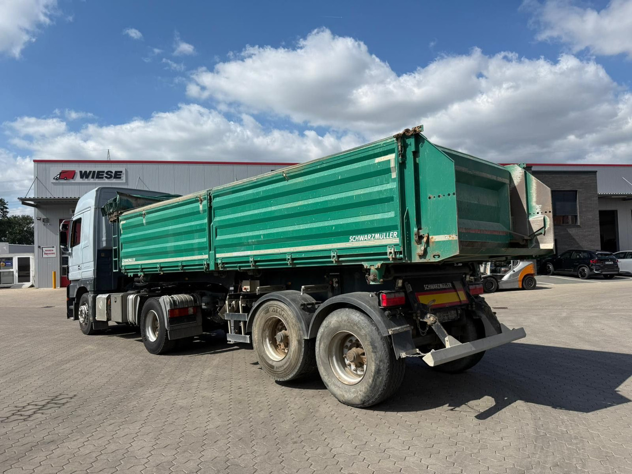 Schwarzmüller 2 Achs Dreiseitenkipper 21m³ mit elektr. Verdeck - Kiper polprikolica: slika 1 Schwarzmüller 2 Achs Dreiseitenkipper 21m³ mit elektr. Verdeck - Kiper polprikolica: slika 1