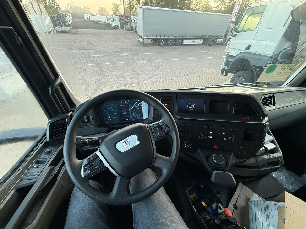 Vlačilec MAN 26.470 6x4-4 Hydrodrive Fassi Kran F545 Jib: slika 12