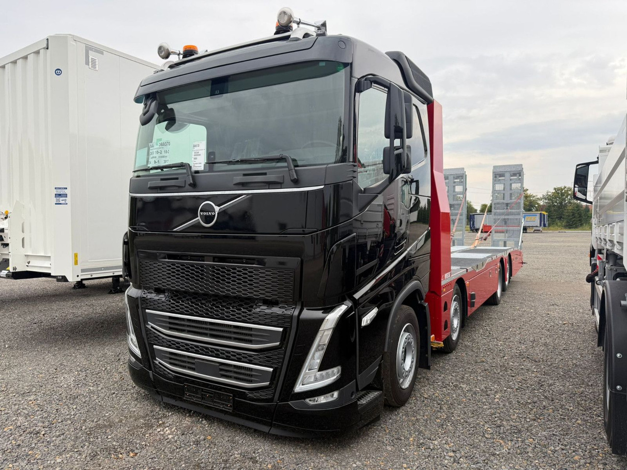 Volvo Arbeitsbühnen Baumaschinentransporter mit Rampen - Vlečno vozilo: slika 2 Volvo Arbeitsbühnen Baumaschinentransporter mit Rampen - Vlečno vozilo: slika 2
