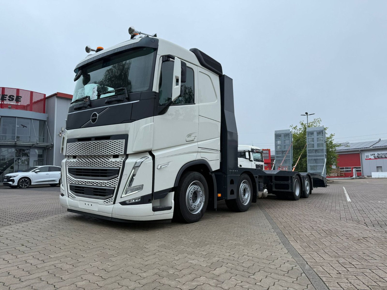 Volvo Arbeitsbühnen Baumaschinentransporter mit Rampen - Vlečno vozilo: slika 4 Volvo Arbeitsbühnen Baumaschinentransporter mit Rampen - Vlečno vozilo: slika 4
