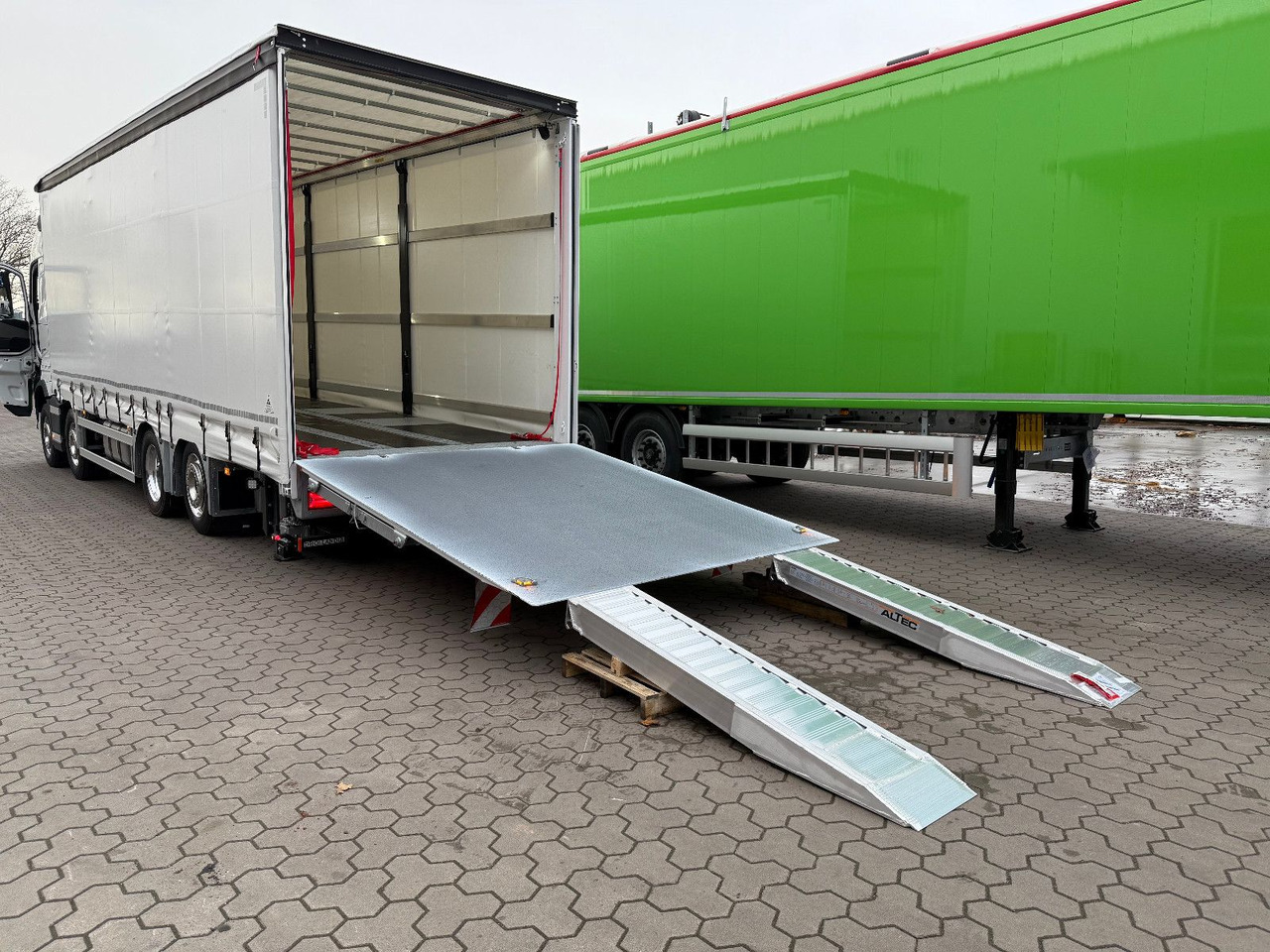 Volvo FH 500 8x2 Arbeitsbühnen Transporter LBW 9t - Vlečno vozilo: slika 5 Volvo FH 500 8x2 Arbeitsbühnen Transporter LBW 9t - Vlečno vozilo: slika 5