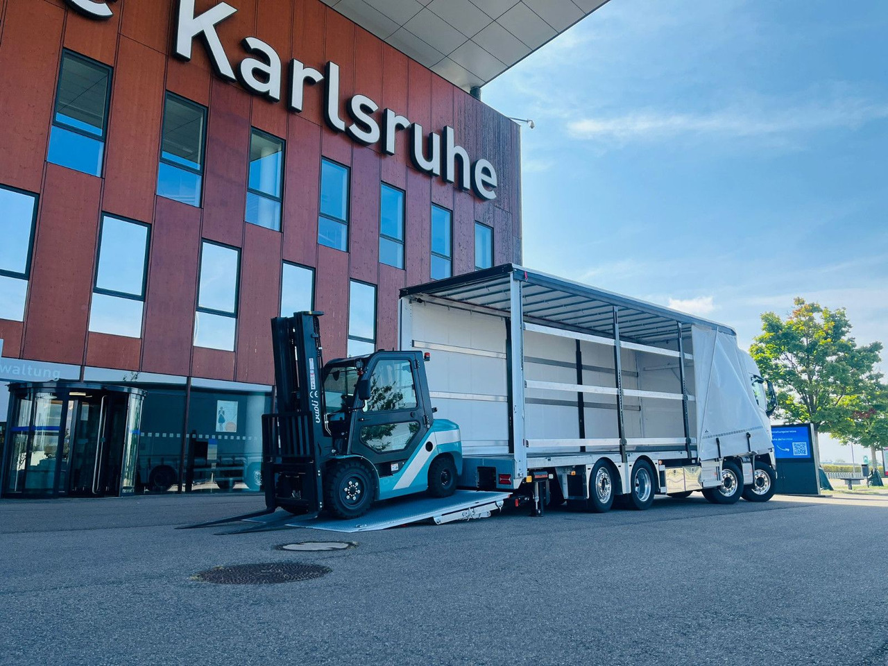 Volvo FH 500 Gabelstaplertransporter LBW 9t Dhollandia - Vlečno vozilo: slika 1 Volvo FH 500 Gabelstaplertransporter LBW 9t Dhollandia - Vlečno vozilo: slika 1