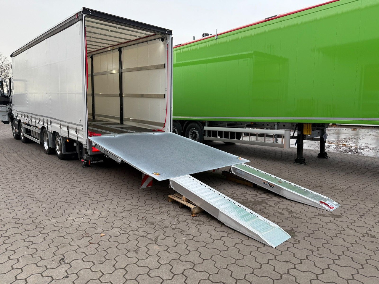 Volvo FH 500 Gabelstaplertransporter LBW Dhollandia 9t - Tovornjak s ponjavo: slika 5 Volvo FH 500 Gabelstaplertransporter LBW Dhollandia 9t - Tovornjak s ponjavo: slika 5