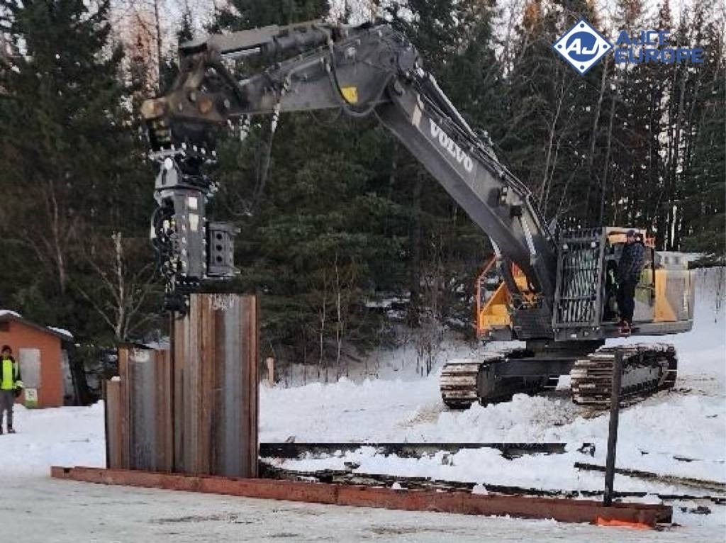 AJCE EUROPE AVH40ST Vibro Hammer Sheet Pile Driver - Pilotno hidravlično kladivo: slika 2 AJCE EUROPE AVH40ST Vibro Hammer Sheet Pile Driver - Pilotno hidravlično kladivo: slika 2