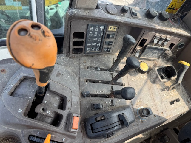 JOHN DEERE 6820 - Traktor: slika 5 JOHN DEERE 6820 - Traktor: slika 5
