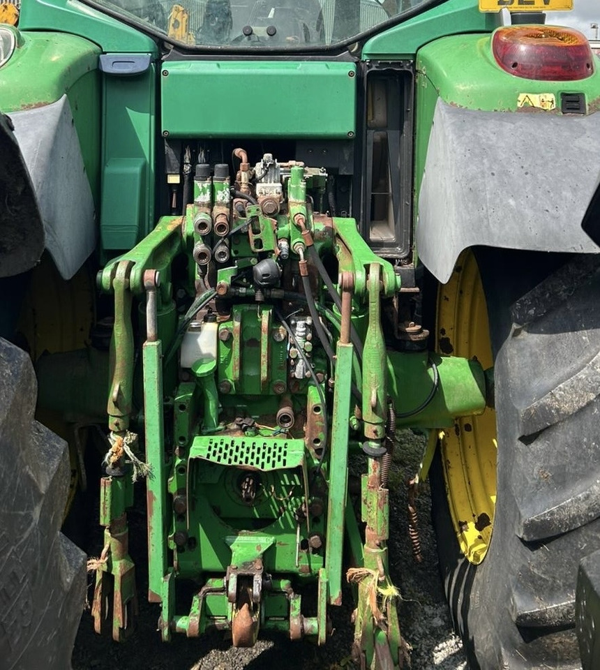 JOHN DEERE 6820 - Traktor: slika 2 JOHN DEERE 6820 - Traktor: slika 2