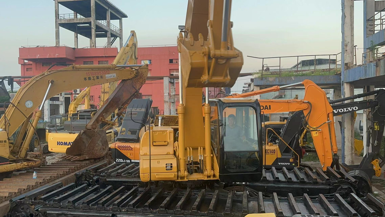 CATERPILLAR 320C - Amfibijski bager: slika 3 CATERPILLAR 320C - Amfibijski bager: slika 3