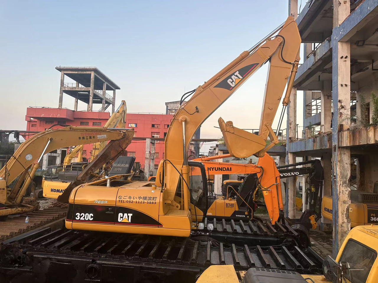 CATERPILLAR 320C - Amfibijski bager: slika 2 CATERPILLAR 320C - Amfibijski bager: slika 2