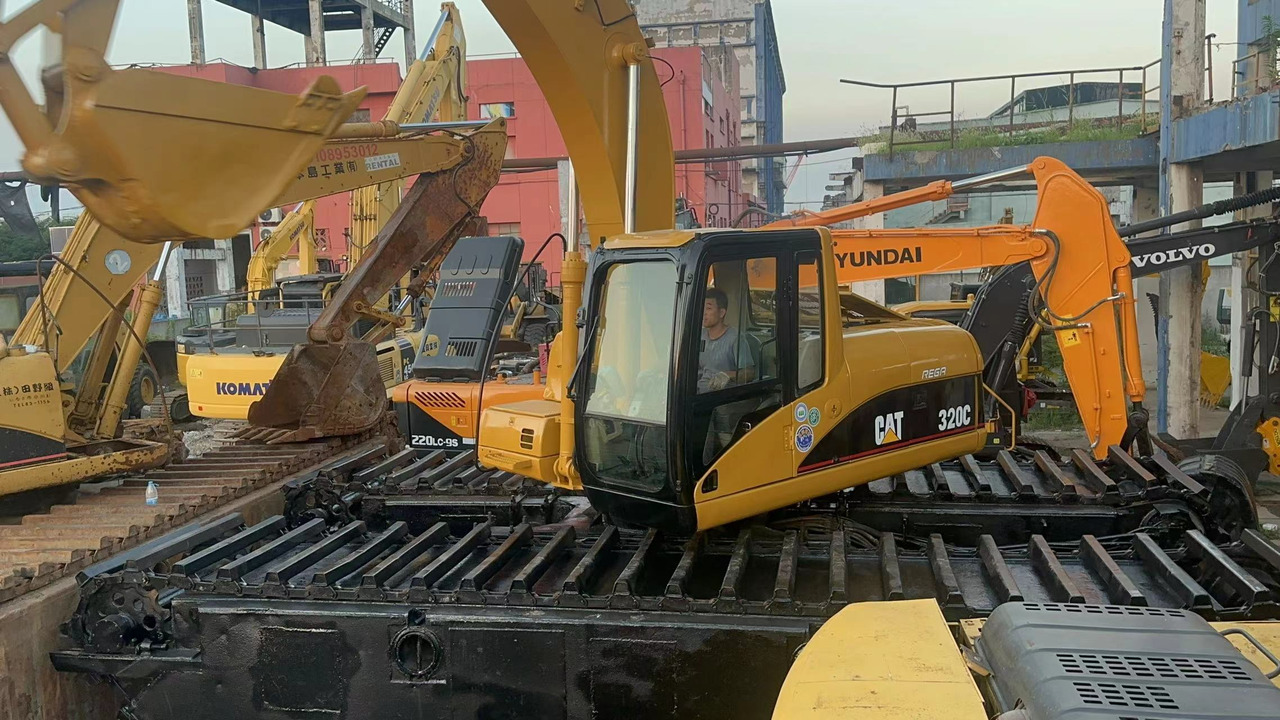 CATERPILLAR 320C - Amfibijski bager: slika 4 CATERPILLAR 320C - Amfibijski bager: slika 4