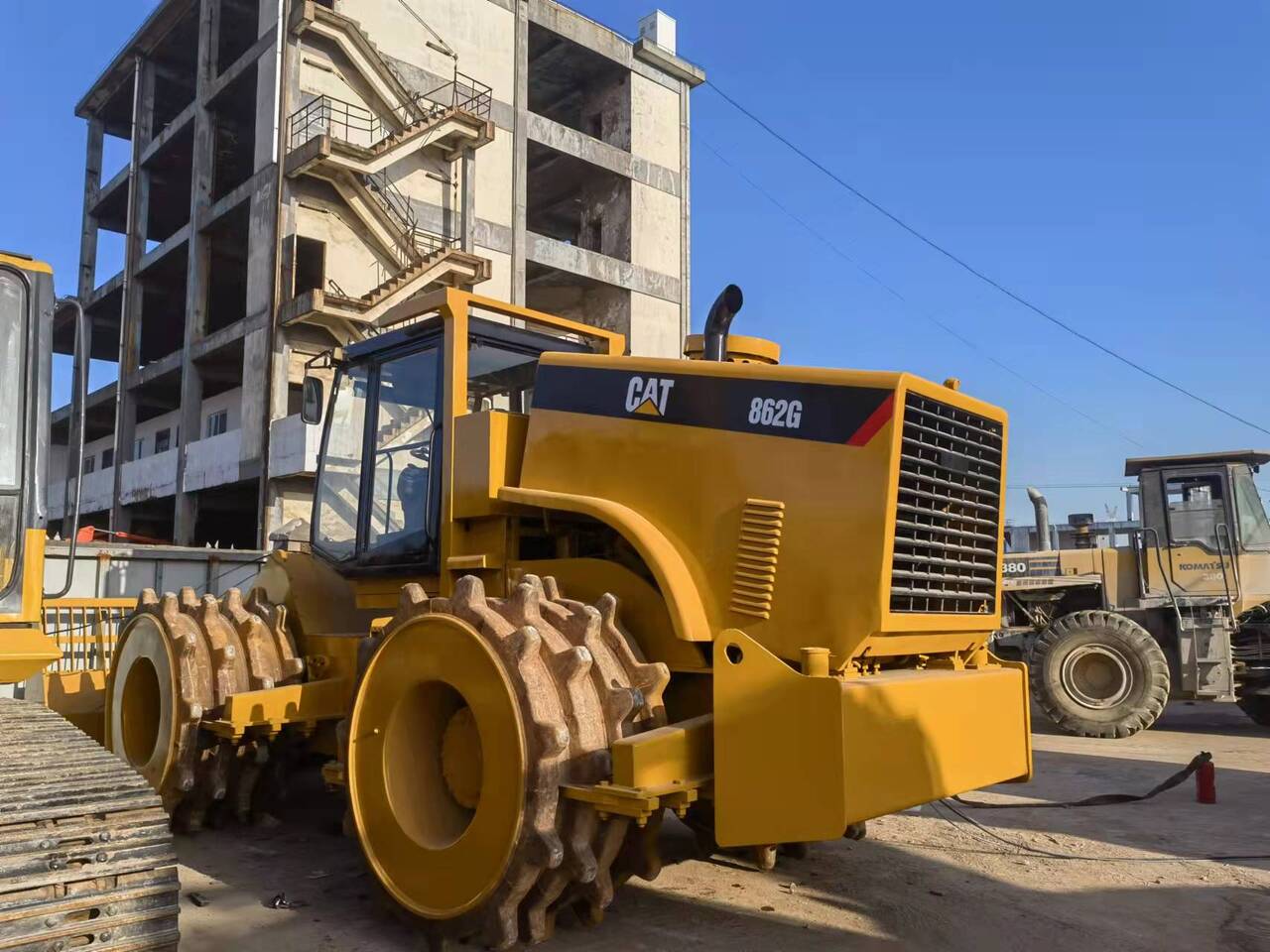 CATERPILLAR 826G - Kompaktni nakladalnik na gosenicah: slika 4 CATERPILLAR 826G - Kompaktni nakladalnik na gosenicah: slika 4