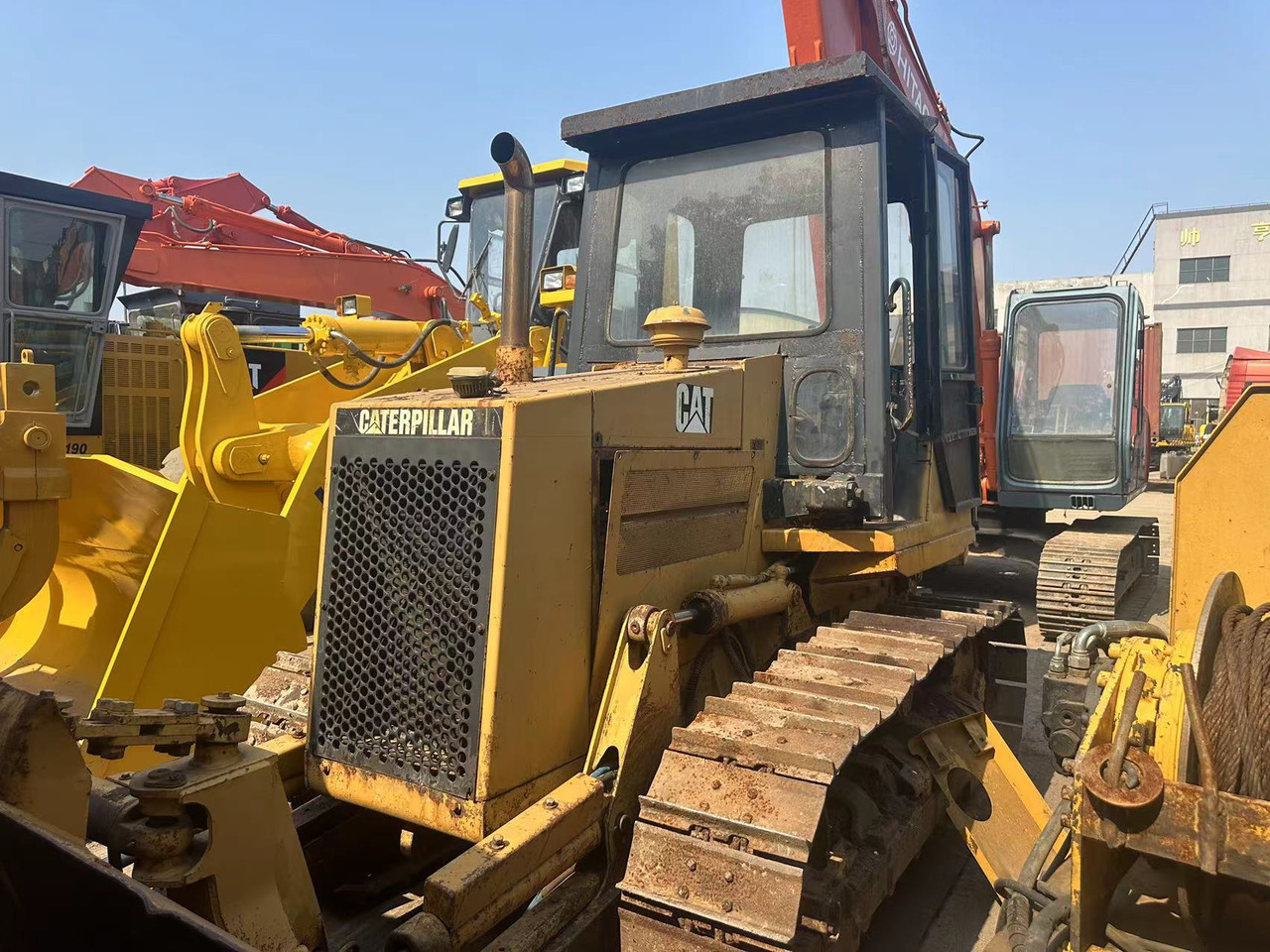 CATERPILLAR D4C - Buldožer: slika 3 CATERPILLAR D4C - Buldožer: slika 3
