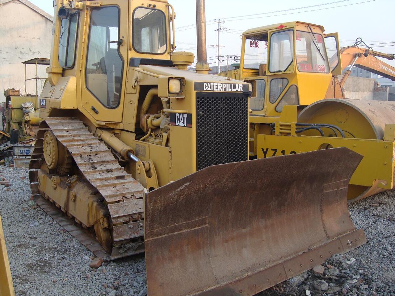 CATERPILLAR D4H - Buldožer: slika 1 CATERPILLAR D4H - Buldožer: slika 1