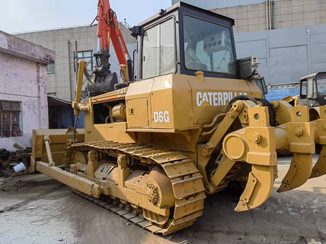 CATERPILLAR D6G - Buldožer: slika 2 CATERPILLAR D6G - Buldožer: slika 2