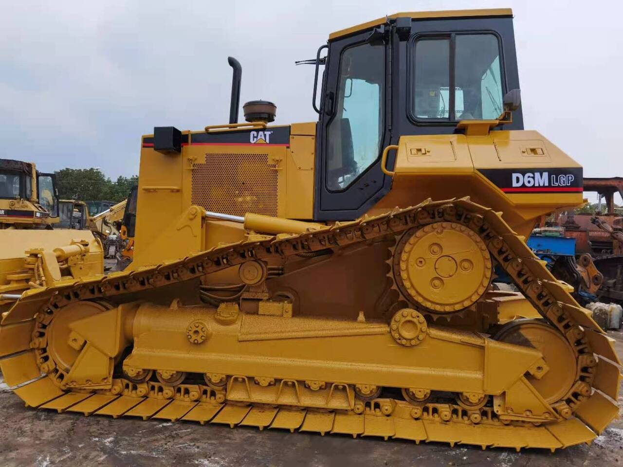 CATERPILLAR D6M - Buldožer: slika 1 CATERPILLAR D6M - Buldožer: slika 1