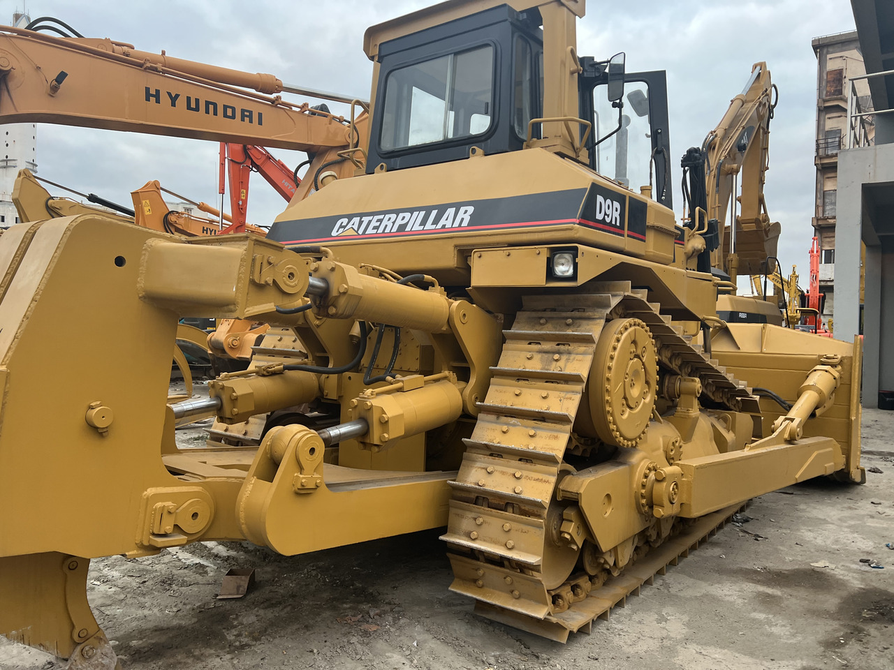 CATERPILLAR D9R - Buldožer: slika 1 CATERPILLAR D9R - Buldožer: slika 1