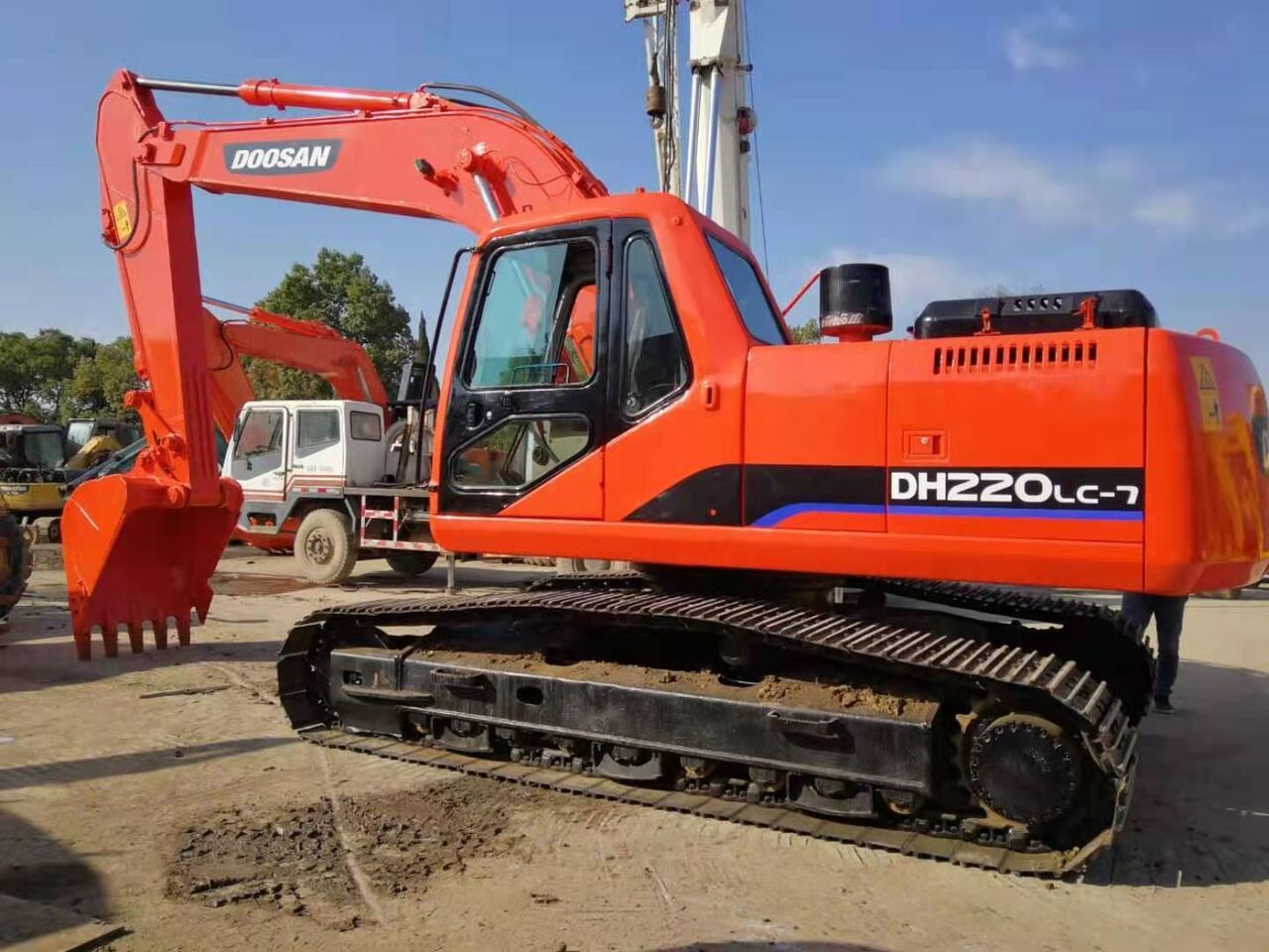 DOOSAN DH220LC - Bager goseničar: slika 1 DOOSAN DH220LC - Bager goseničar: slika 1