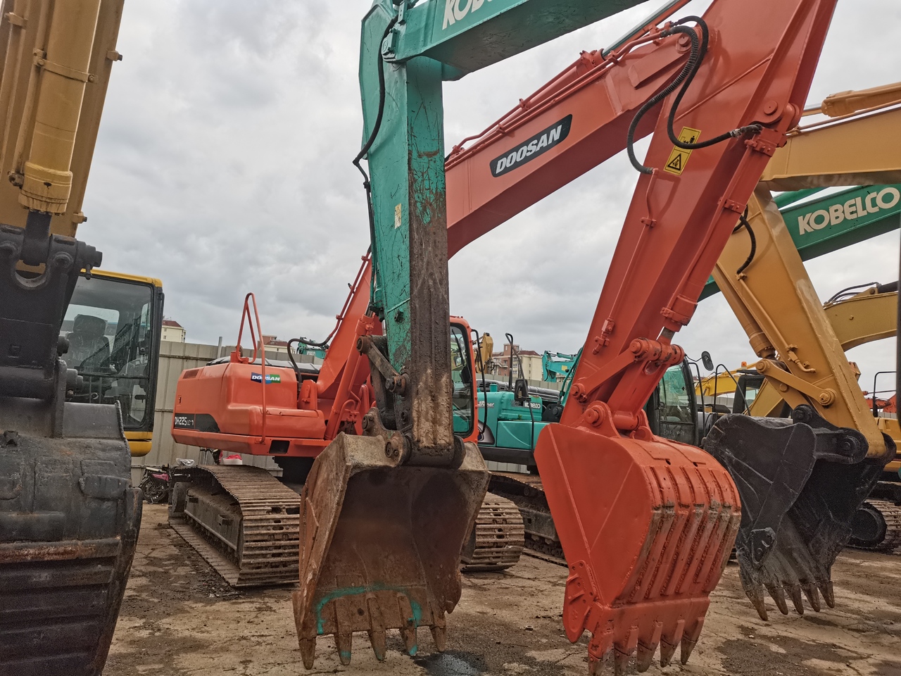 DOOSAN DH225LC-7 - Bager goseničar: slika 4 DOOSAN DH225LC-7 - Bager goseničar: slika 4