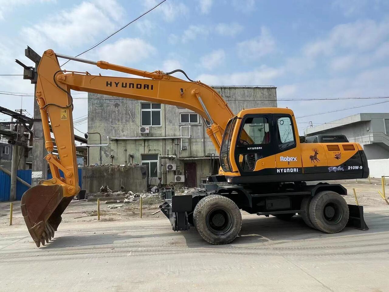 HYUNDAI 210W-9 - Bager na kolesih: slika 3 HYUNDAI 210W-9 - Bager na kolesih: slika 3