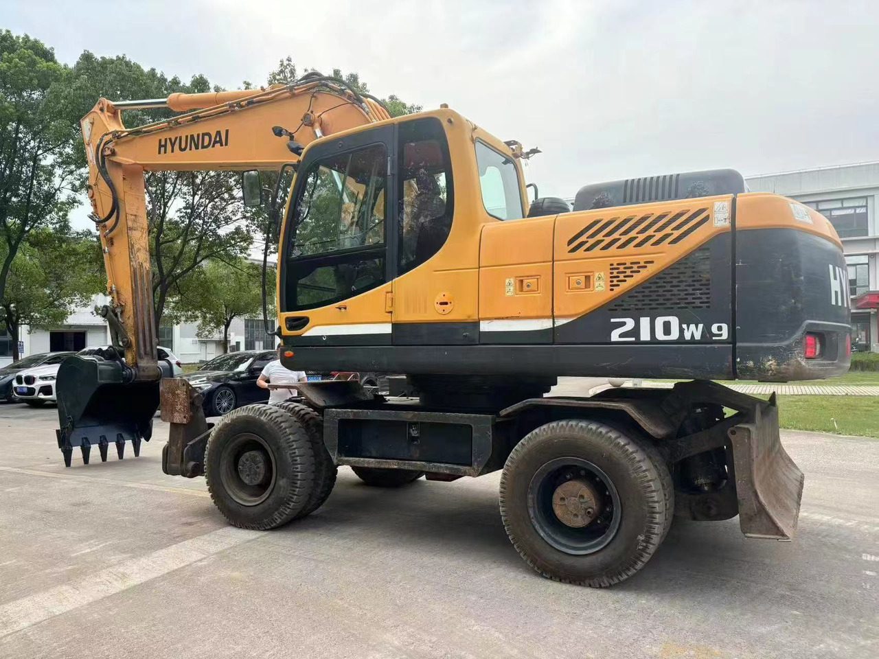 HYUNDAI R210W-9 - Bager na kolesih: slika 5 HYUNDAI R210W-9 - Bager na kolesih: slika 5