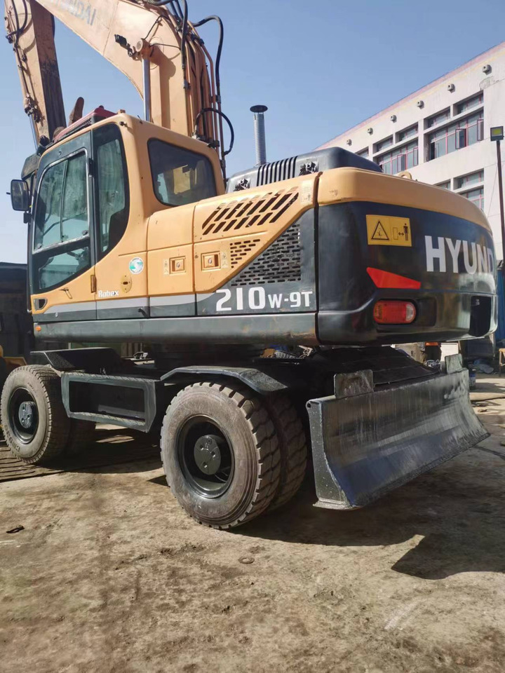 HYUNDAI R210W-9 - Bager na kolesih: slika 3 HYUNDAI R210W-9 - Bager na kolesih: slika 3